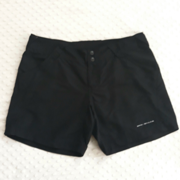 Columbia Pants - Columbia Omni Shade PFG black shorts Size M